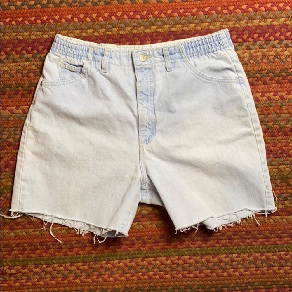 VINTAGE LEE LIGHT WASH CUT OFF DENIM SHORTS